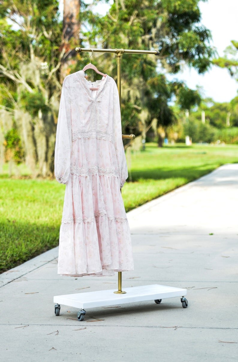 Gold Rolling Clothing Rack Retail T-Stand