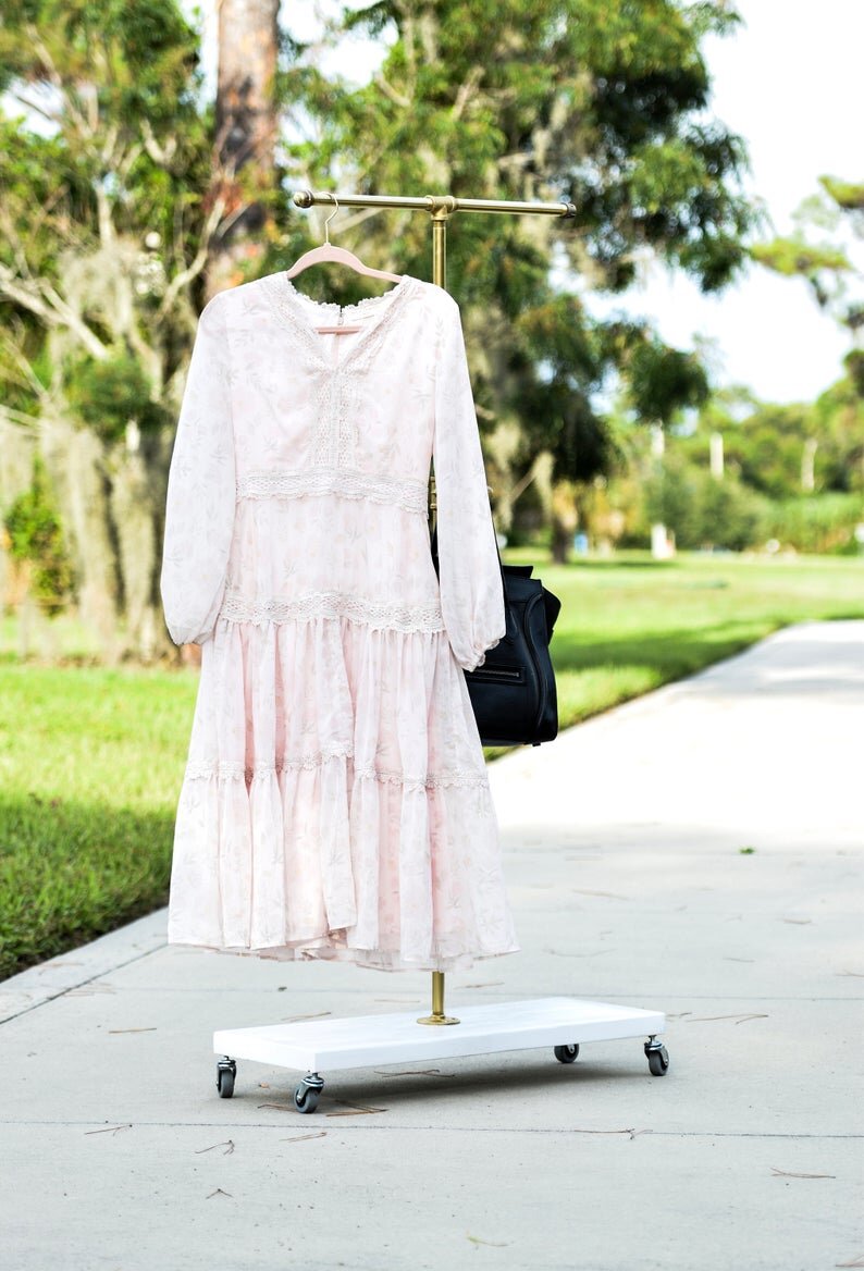Gold Rolling Clothing Rack Retail T-Stand